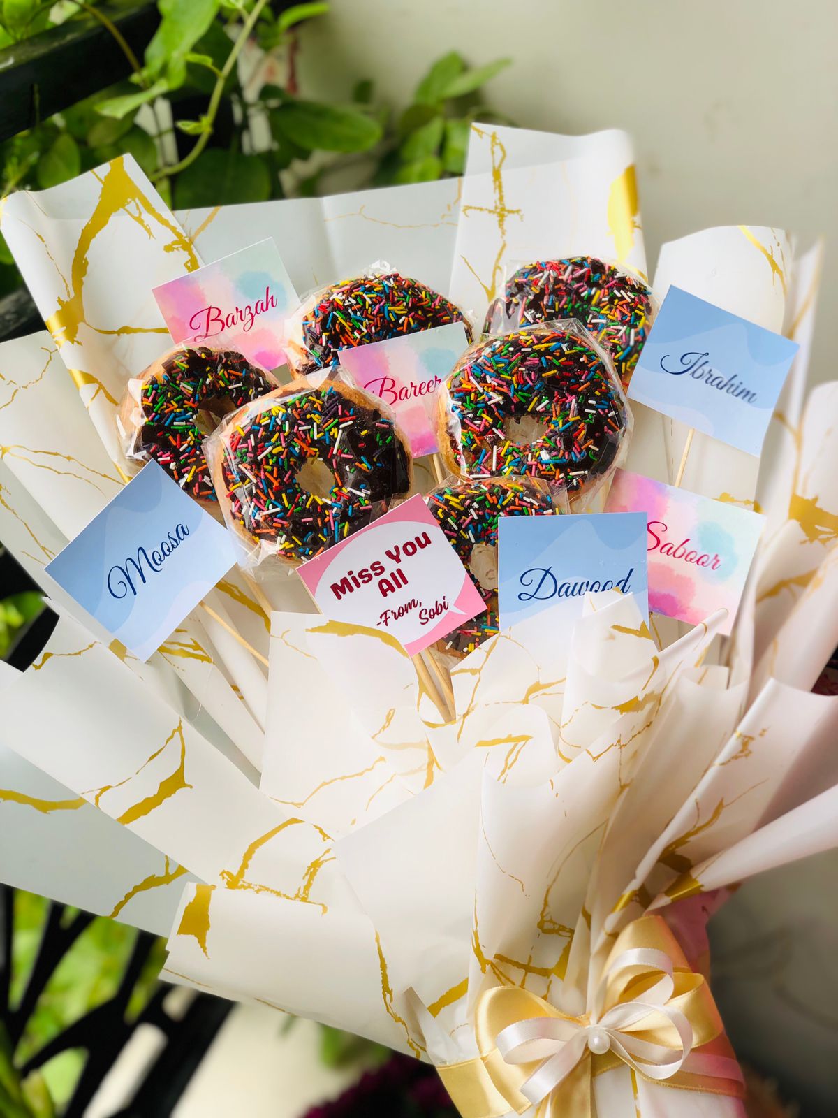 Donut Delight Bouquet - Giftogram By Samana