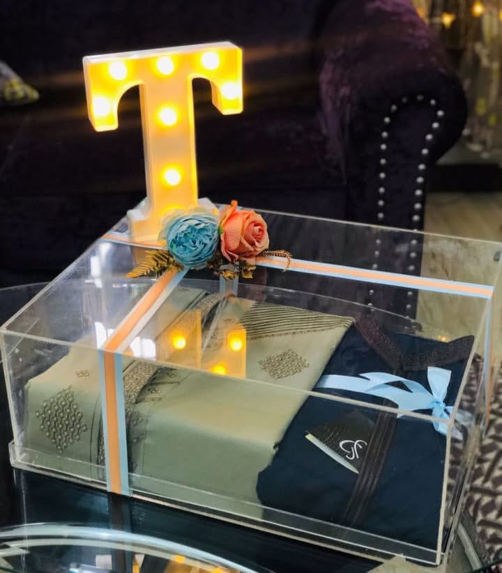 Medium Acrylic Wedding Gift Box