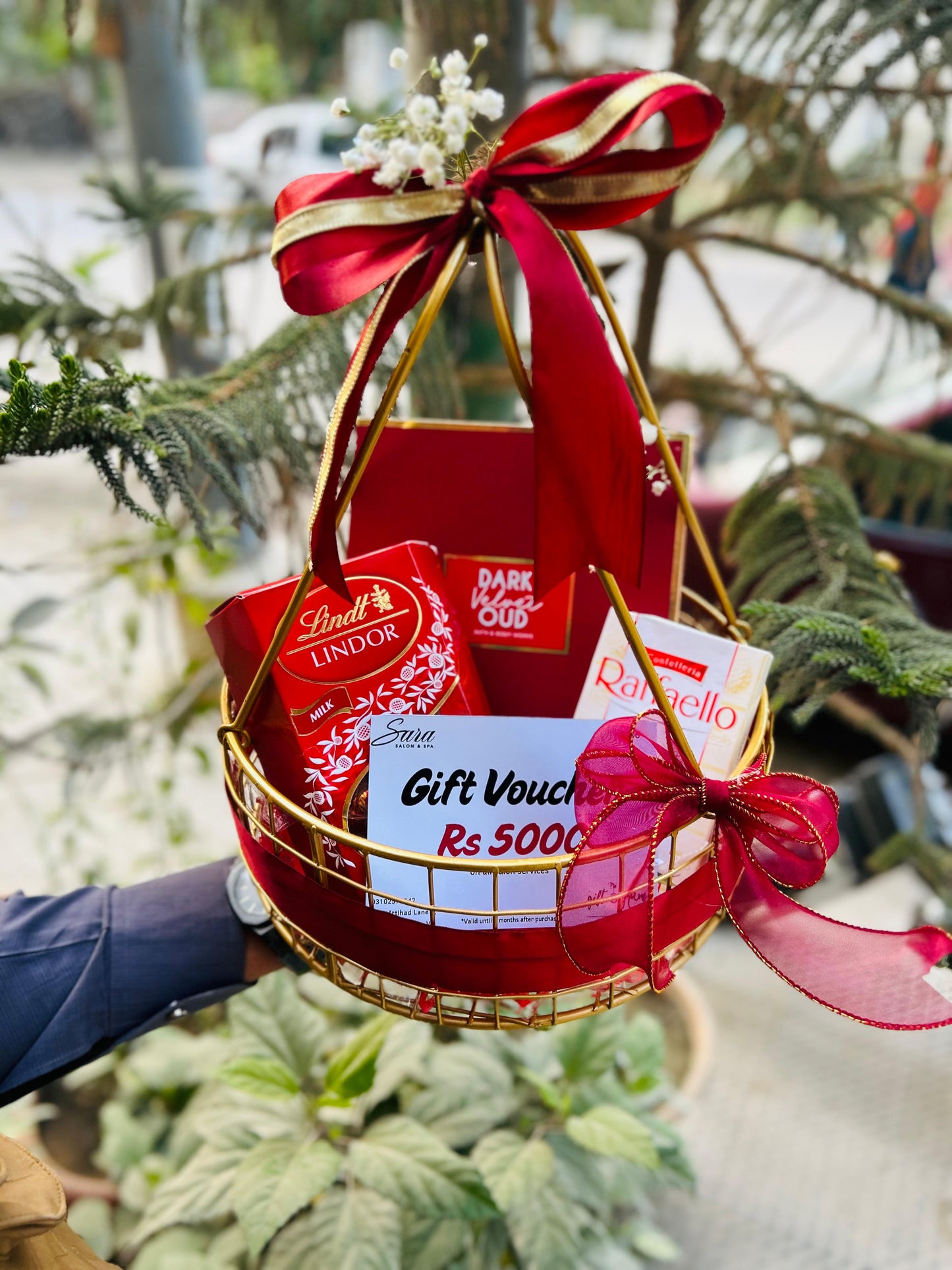 Premium Gift Basket with Sara Salon Voucher