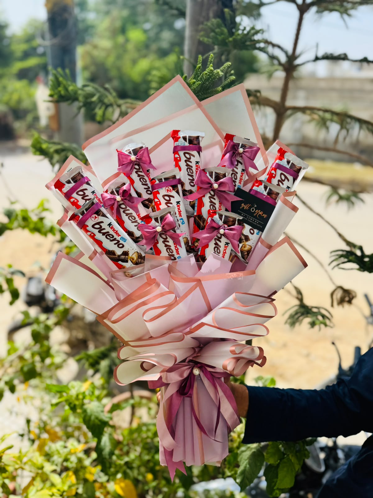 Luxury 12 Kinder Bueno Chocolate Bouquet