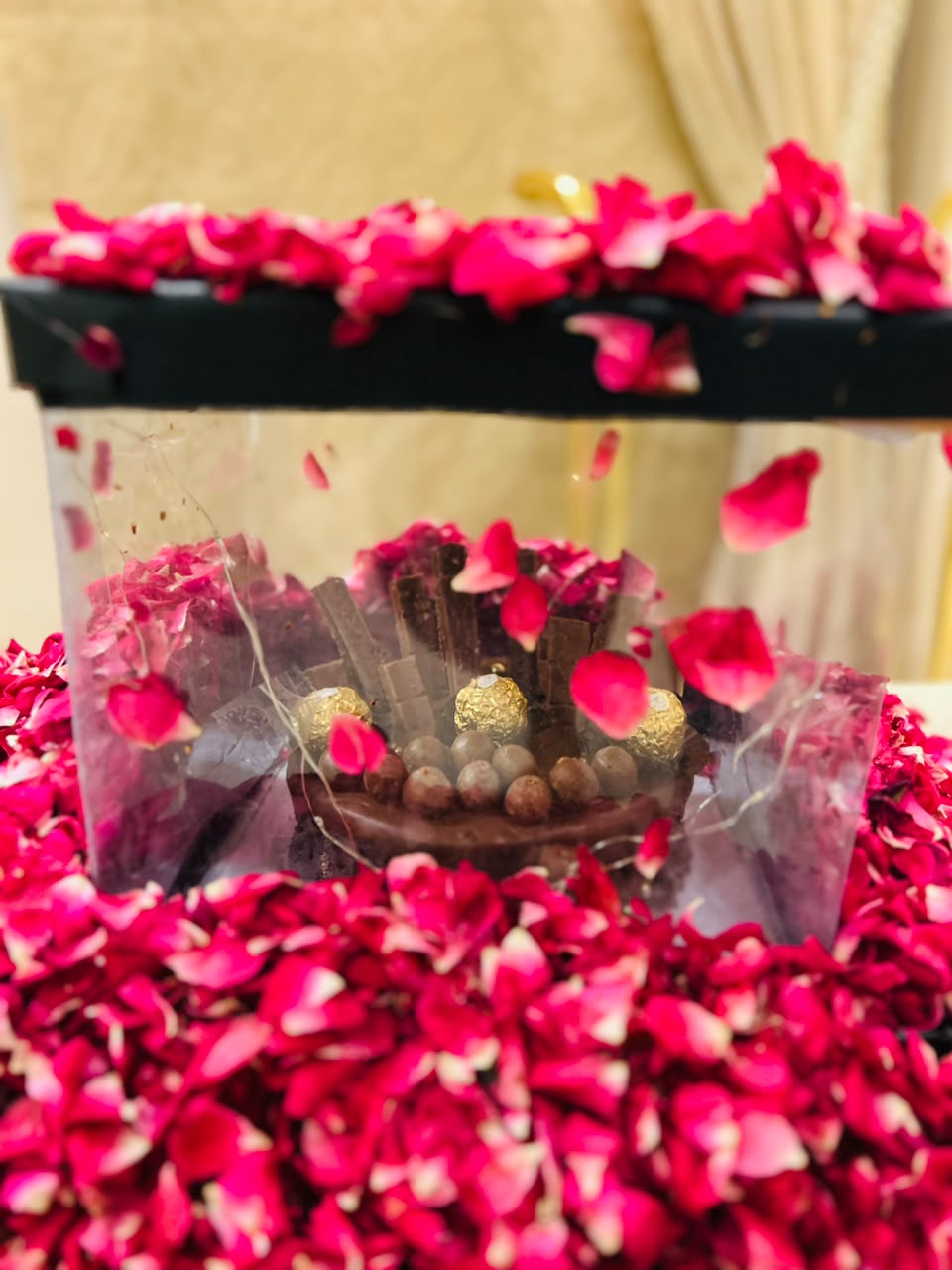 Pull Up Cake Surprise Box