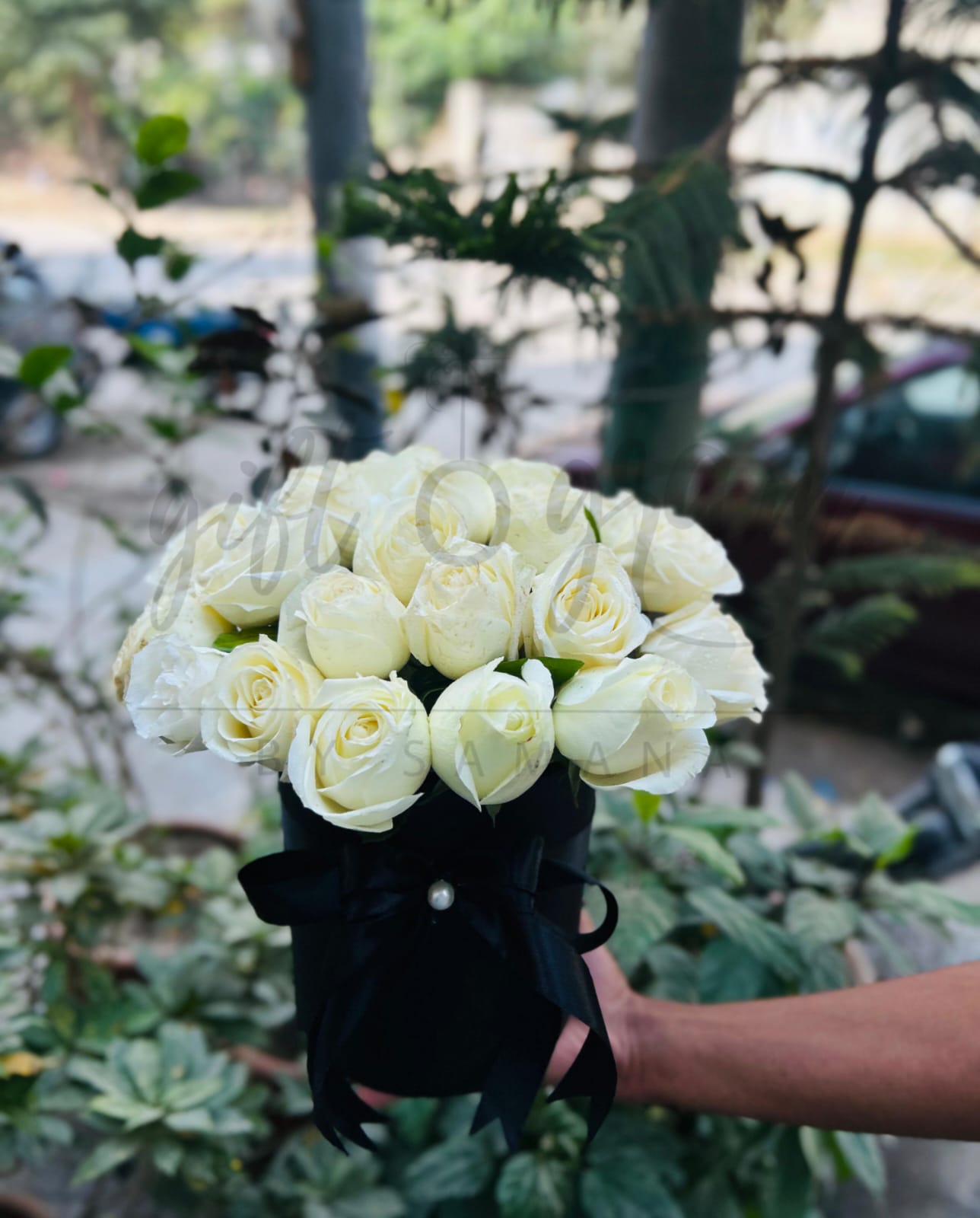 Fresh white roses flower arrangement