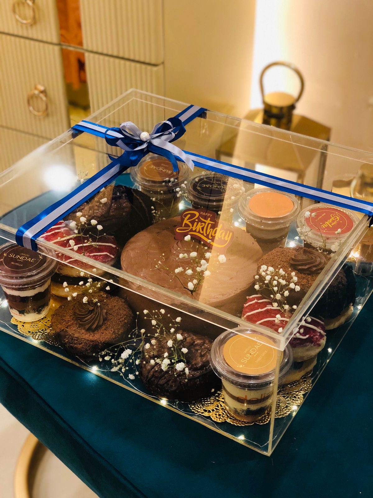 Samana Sweets Sweet Treats Box – Luxury Dessert Gift with Cake, Donuts & Sundaes ...