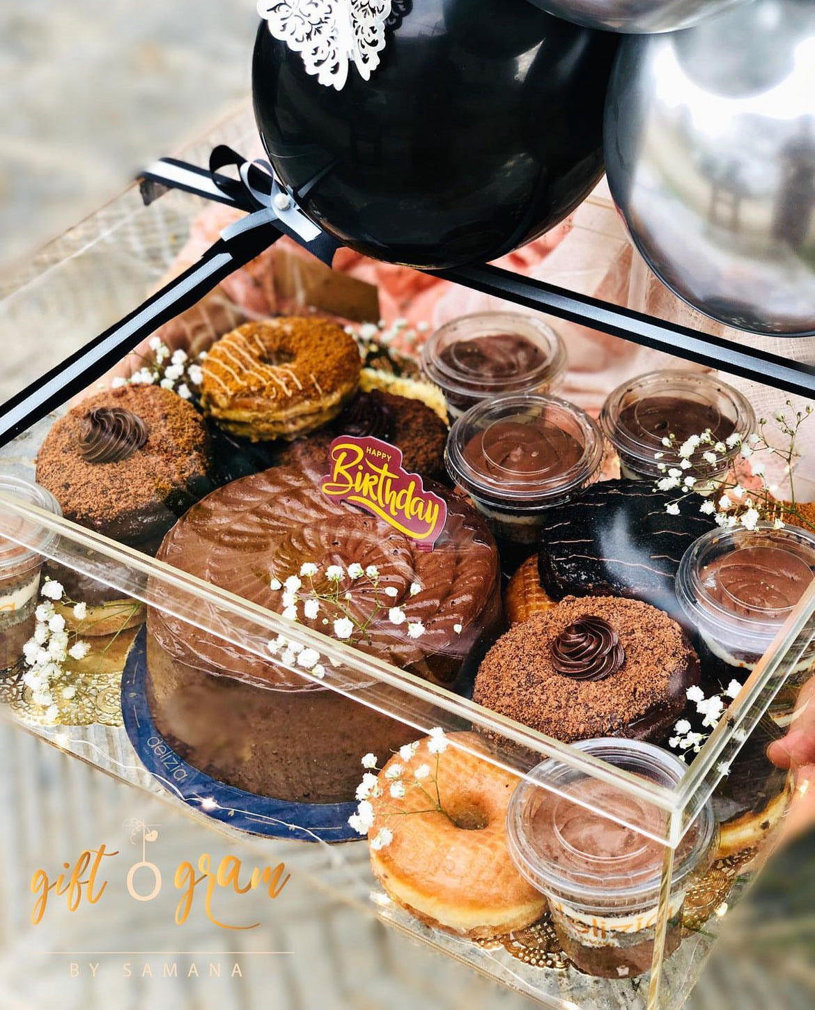 Samana Sweets Sweet Treats Box – Luxury Dessert Gift with Cake, Donuts & Sundaes ...