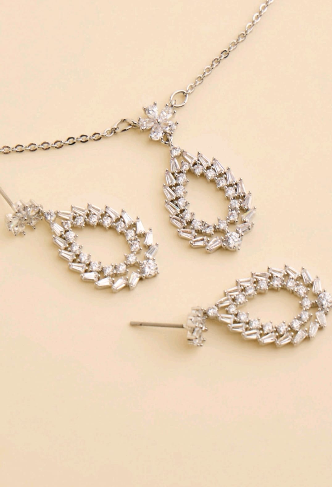 MAX crystal halo necklace with matching circular crystal earrings