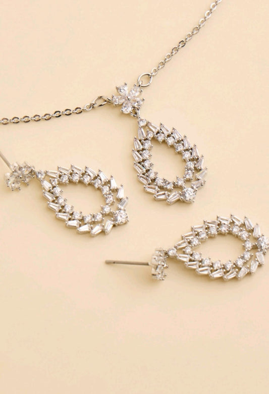 MAX crystal halo necklace with matching circular crystal earrings