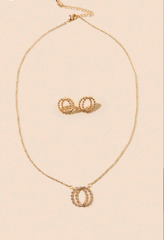 MAX gold circle pendant necklace with matching stud earrings