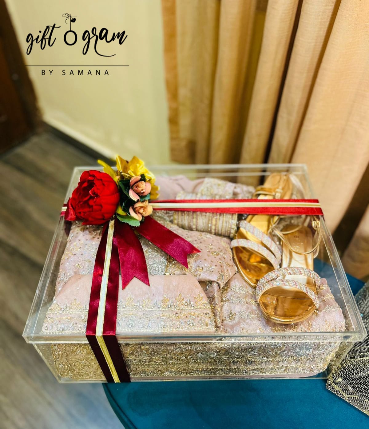 Medium Acrylic Wedding Gift Box