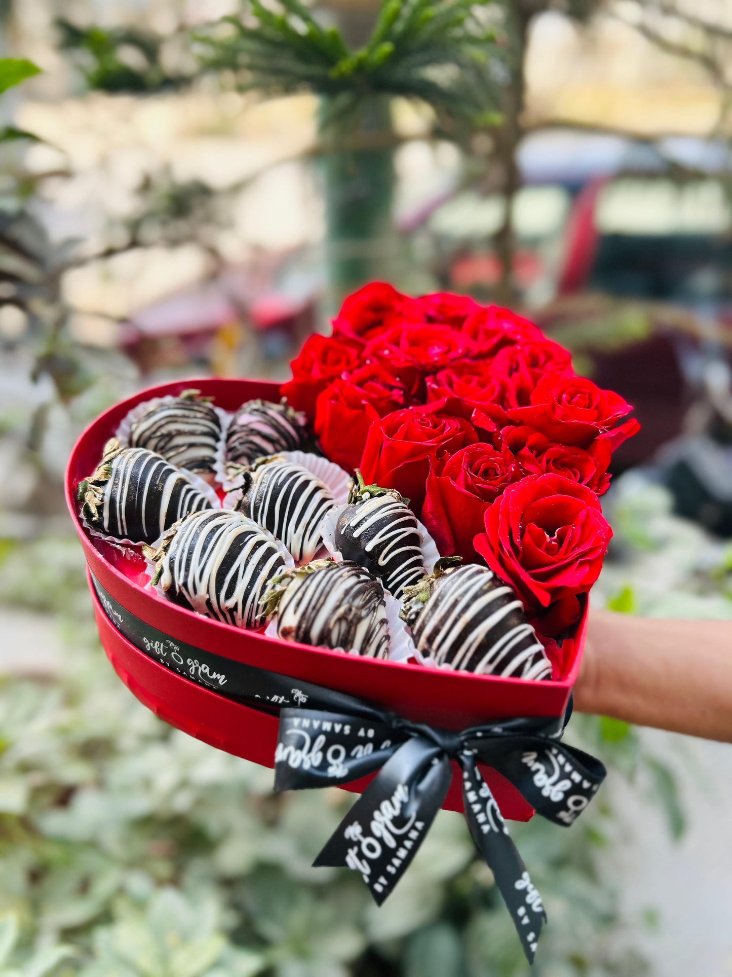 Sweetheart Roses & Chocolate Strawberry Box