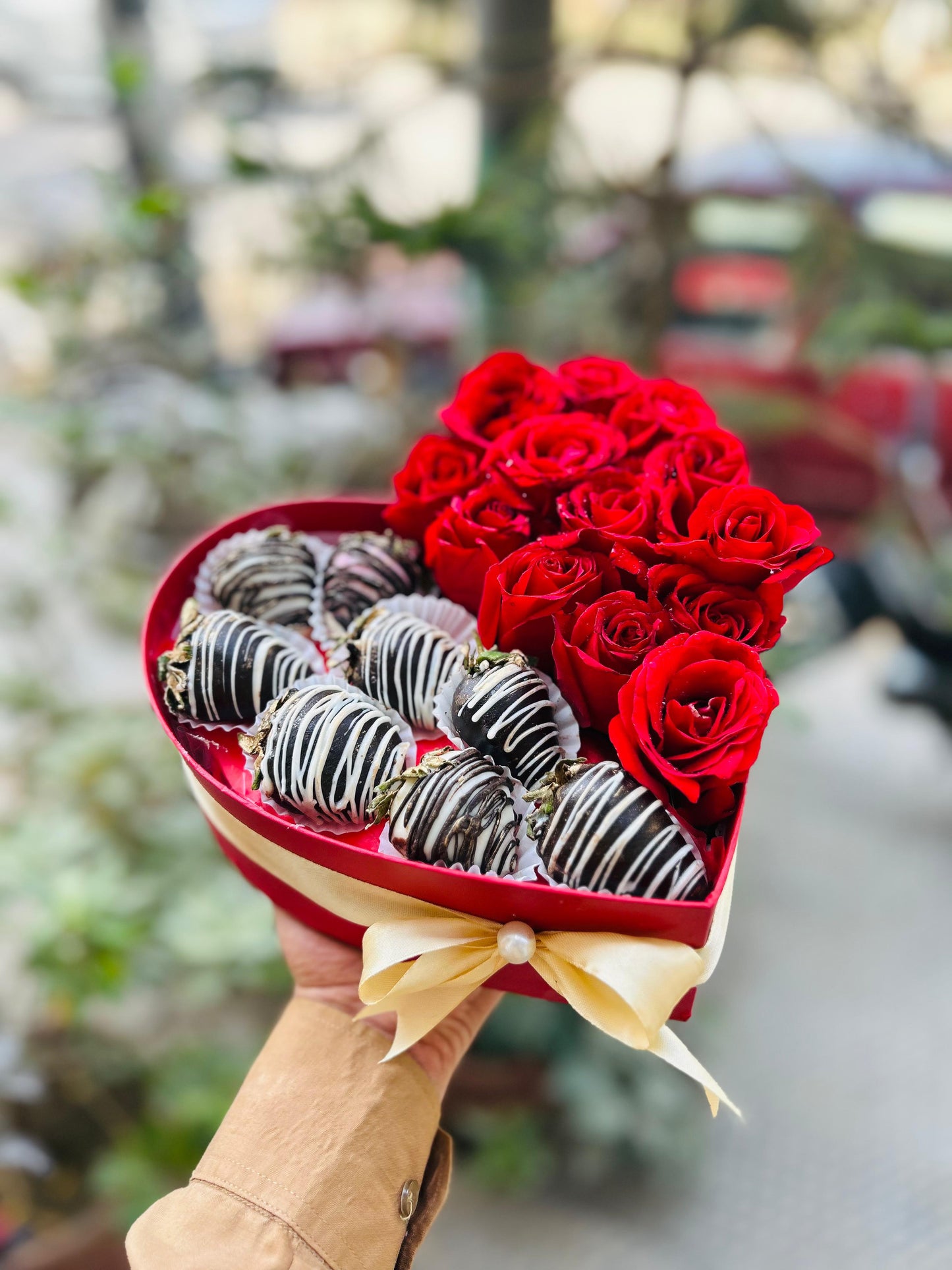 Sweetheart Roses & Chocolate Strawberry Box