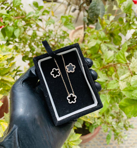 MAX Clover Pendant Necklace & Earrings Set