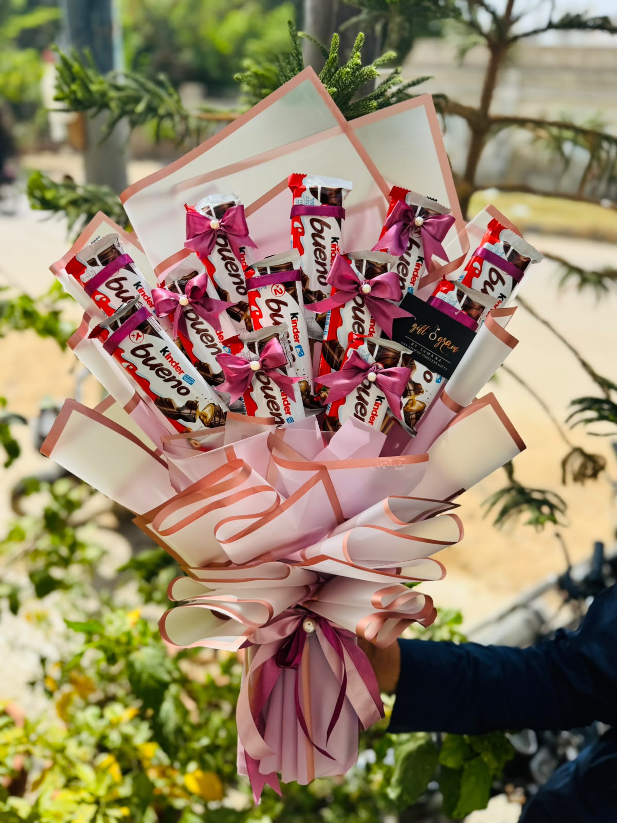 Luxury 12 Kinder Bueno Chocolate Bouquet