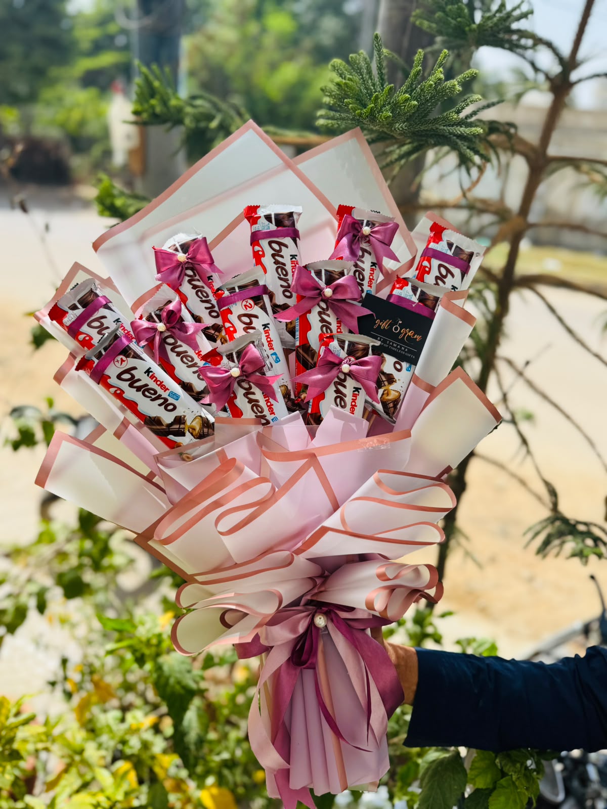 Luxury 12 Kinder Bueno Chocolate Bouquet