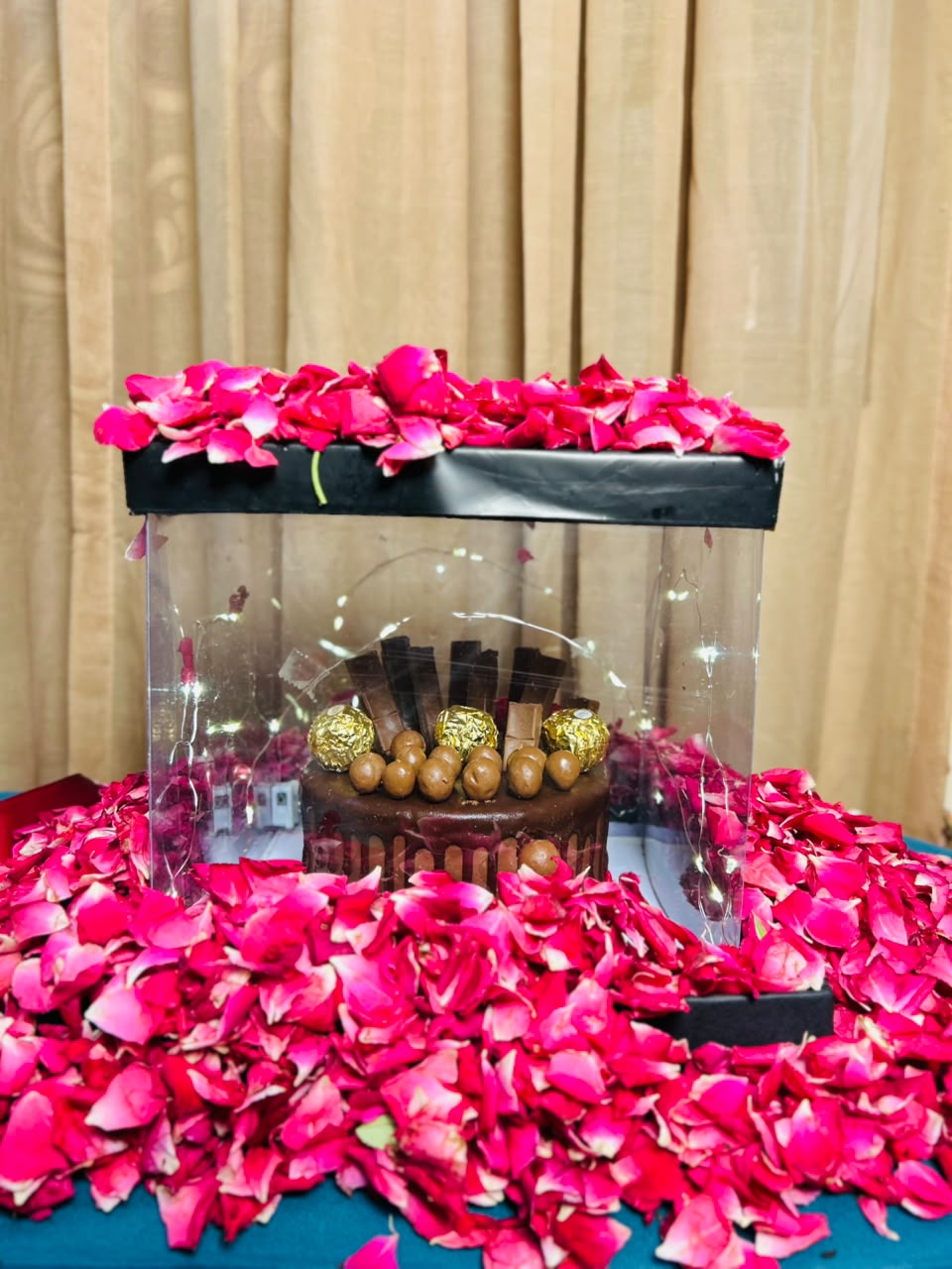 Pull Up Cake Surprise Box