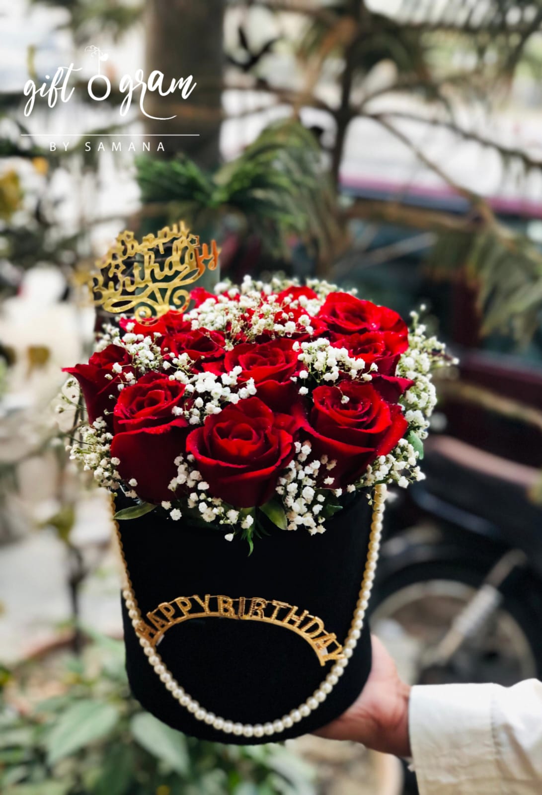 Luxury birthday red roses box with baby’s breath in black velvet box with pearl handle