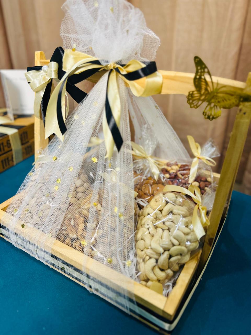 Luxury dry fruits gift tray with premium cashews, almonds, pistachios, walnuts, raisins, and mixed nuts by Giftogram By Samana for Karachi, Lahore, and Islamabad delivery.
