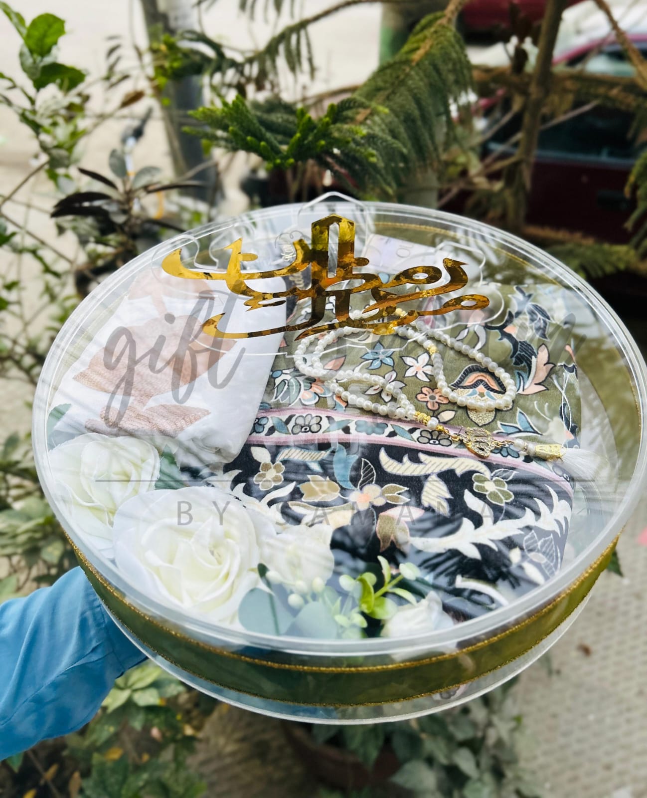 Luxury Ramadan gift box with tasbeeh, Prayer mat, premium round packaging for gifting by Giftogram