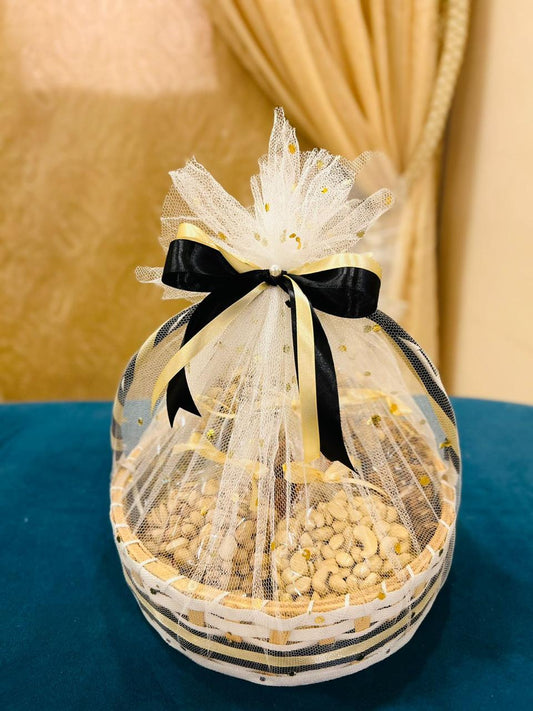 Premium cashew gift basket with high-quality cashew nuts in an elegant basket by Giftogram By Samana for Karachi, Lahore, and Islamabad delivery.