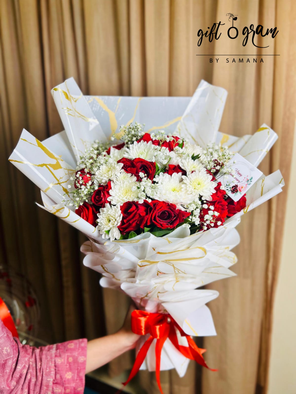Red roses and white daisies luxury flower bouquet