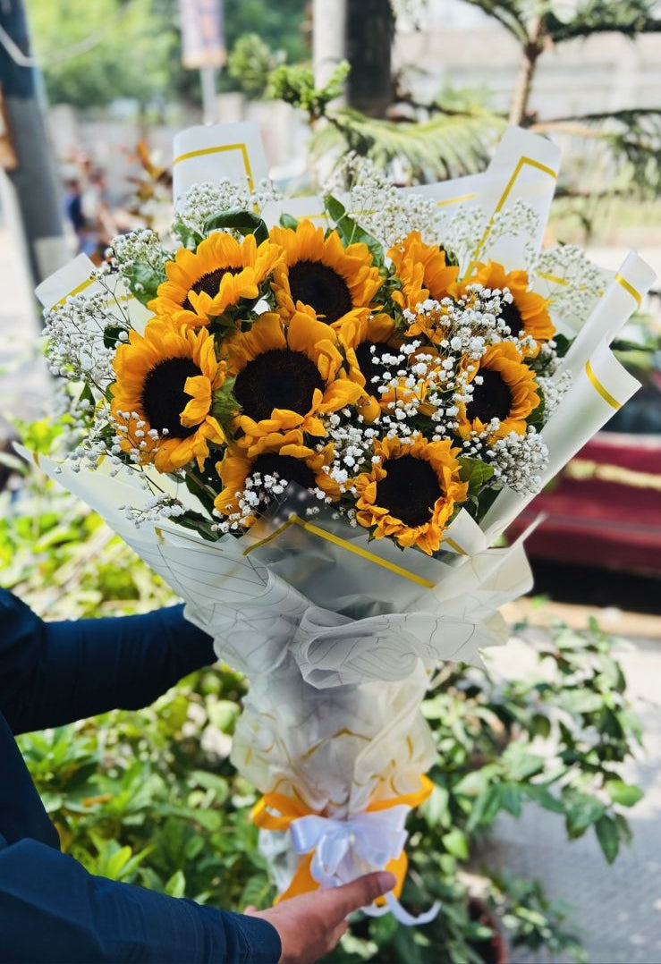 Fresh sunflower bouquet with baby’s breath wrapped in premium paper – perfect gift for special occasions in Pakistan
